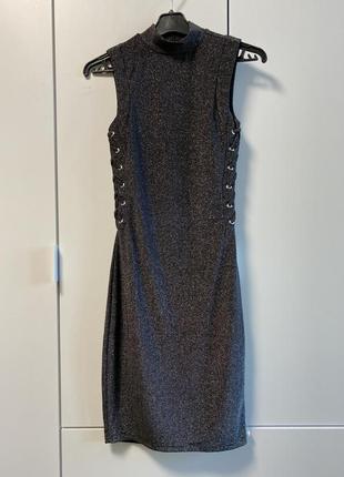 Платье с эффектными разрезами1 фото