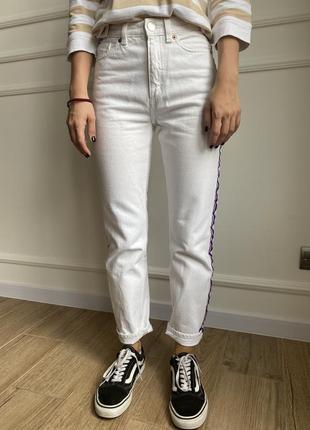 Monki белые джинсы с лампасами xs / s1 фото