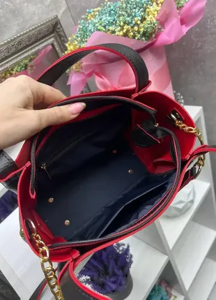 Черная с красным - шикарная, элегантная и вместительная сумка на молнии7 фото