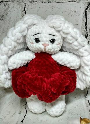 Іграшка в'язана амігурумі зайчик в сукні з плюшевої пряжі ручна робота