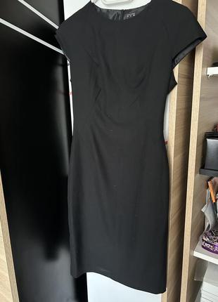 Zara маленькое черное платье деловое 34-36