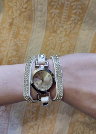 Наручные часы со стразами