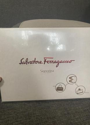 Salvatore ferragamo signorina набор ( парфюмированная вода 50 мл + лосьон для тела 50 мл + 50 мл гель для душа), оригинал2 фото