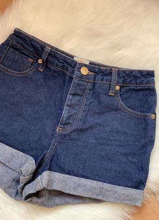 Базовые джинсовые шорты из темного джинса от ri5 фото