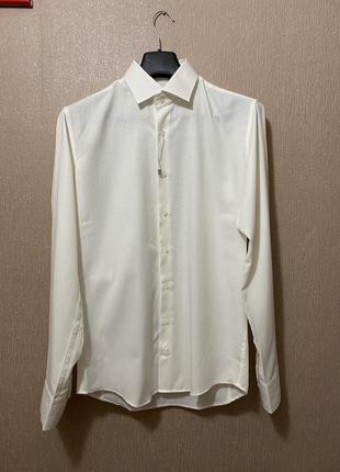 Рубашка мужская slim fit молочного цвета