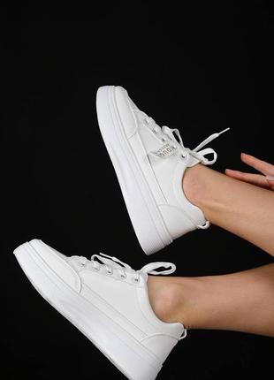 Женские кроссовки белые3 фото