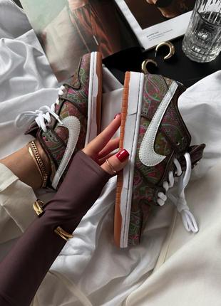 Стильные женские кроссовки nike sb dunk low paisley brown коричневые с цветными узорами5 фото