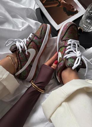 Стильные женские кроссовки nike sb dunk low paisley brown коричневые с цветными узорами7 фото