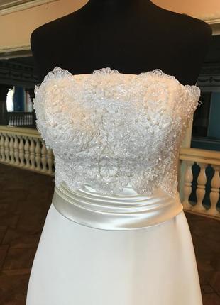Шикарное свадебное платье со шлейфом ровное непышное5 фото