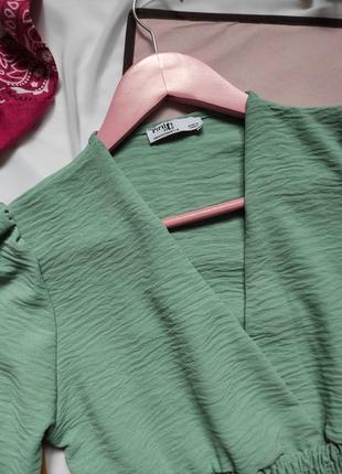 Ніжна блуза топ з відкритим v вирізом та пишними рукавами пояс широкий резинка зелена блузка топ4 фото