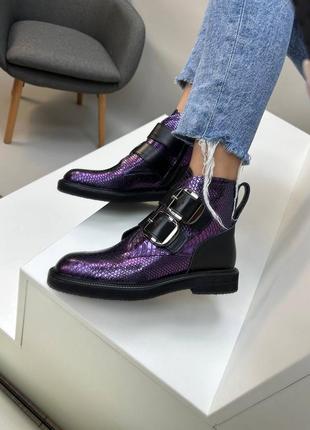 Фиолетовые ботинки из эксклюзивной кожи с тиснением3 фото