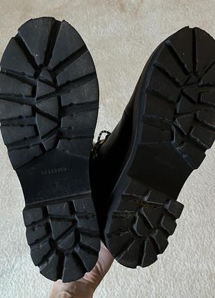 Актуальные весенние демисезонные ботинки сапоги reserved на шнуровке6 фото