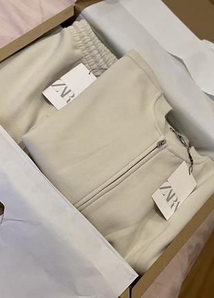 Трендовый костюм zara