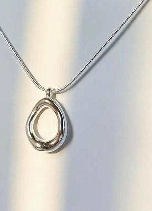 Кулон / підвіска з цепочкою в мінімалістичному стилі сріблястого кольору