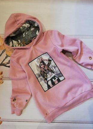 Теплий світшот з капюшоном.