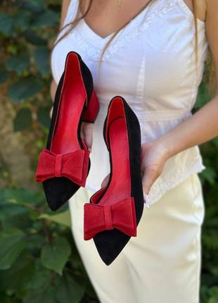 Черные замшевые туфли лодочки с красным бантиком5 фото
