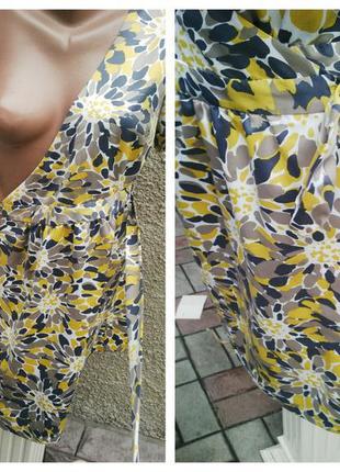 Платье на запах из немного плотноватой, с небольшим блеском ткани,в цветочный принт, banana republic5 фото