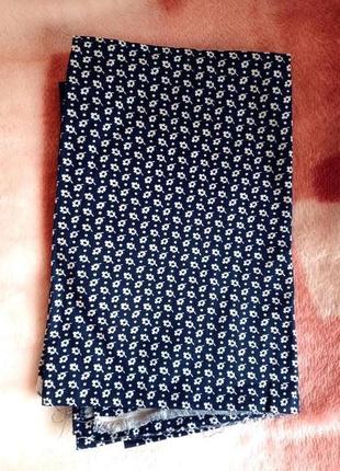 Синя бавовняна тканина з дрібним білим візерунком