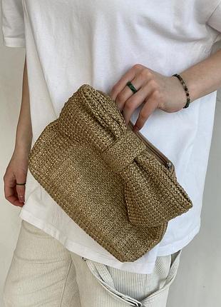 Трендовая женская сумочка клатч, на один отдел из мягкого материала бежевая, сумка