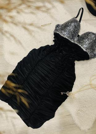 Черное платье с драпировкой платье черное с чашечками pilot с поролоном вечернее мини7 фото