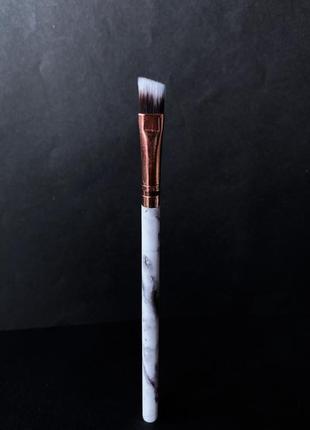 Кисть для макияжа бровей стрелок мраморная скошенная косая4 фото