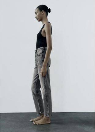 Джинсы серого цвета Mom прямые Zara модель 8197/231/807 из новой коллекции zara размер 34