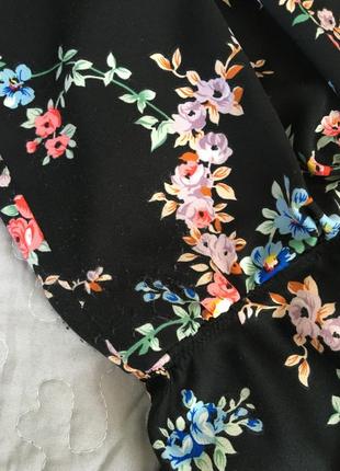 Чорне плаття в квітковий принт5 фото