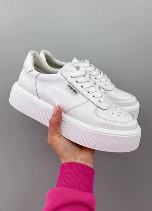 Белые базовые кожаные кеды