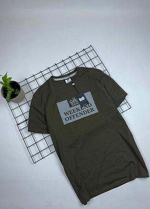 Футболка weekend offender