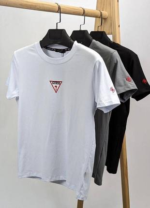 Футболка в стилі guess