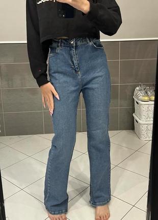 Прямые джинсы с разрезами7 фото