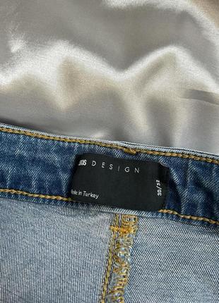 Прямые джинсы с разрезами4 фото