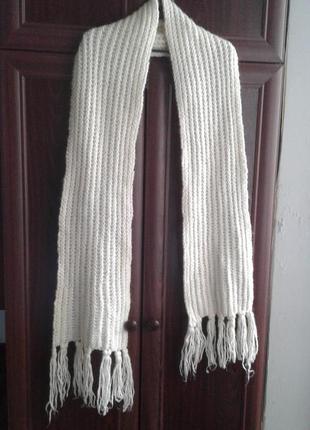 Теплый вязаный длинный шарф с кистями крупной вязки