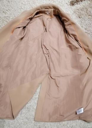 Демисезонное женское пальто миди с накладными карманами6 фото