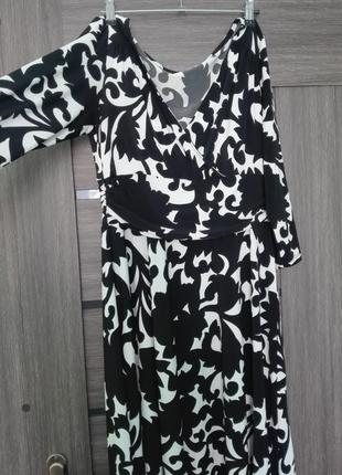 Платье в черно-бежевый принт, стрейчевая ткань.2 фото