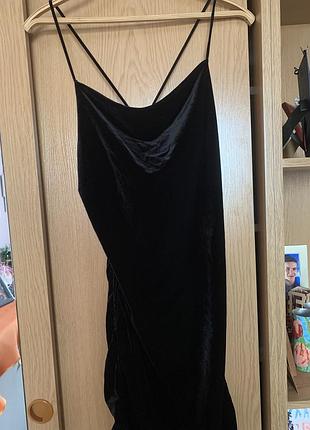 Плаття на брителях на свято