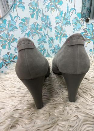 Новенькие классические кожаные женские туфли3 фото