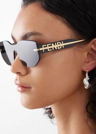 Трендовые очки fendi