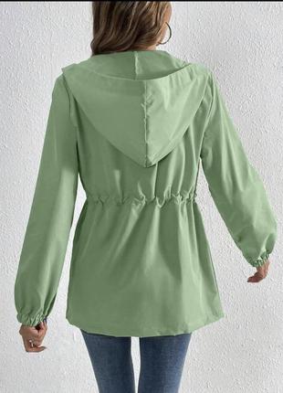 Ветровка свободного кроя удлиненная на молнии с капюшоном куртка курточка базовая зеленая черная бежевая серая8 фото