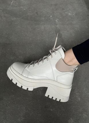 Жіноче взуття