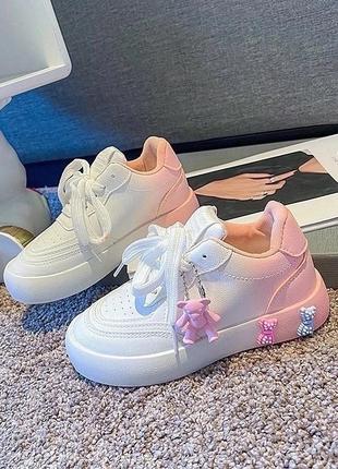 Стильні кросівки для модниць !