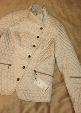 Женская светлая демисезонная стеганая куртка-пиджак на кнопках 52 размер