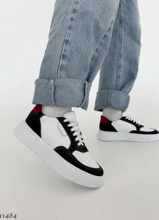 Натуральные кожаные белые прошитые кеды - кроссовки с серыми вставками10 фото