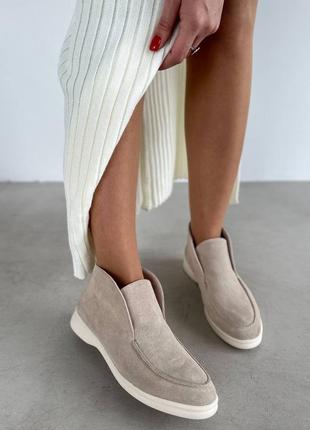 Ботинки из натуральной замши на байке