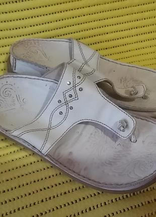 Продам шльопанці hush puppies