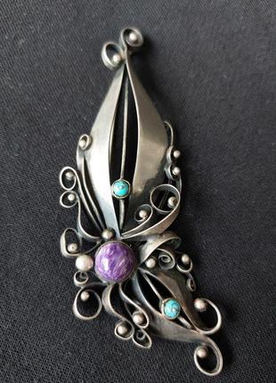 Брошка ручної роботи