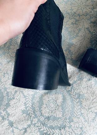 Розкішні шкіряні чорні чоботи зара під шкіру змії