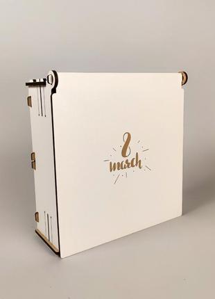 Коробка подарункова дерев'яна 8 march 20x20x10 см (біла)1 фото