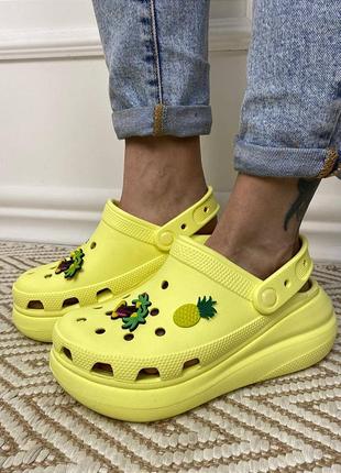 Жіночі крокси сабо crocs classic crush sulphur