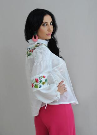 Чрезвычайная белая блуза с ручной вышивкой «отголоски весны»5 фото